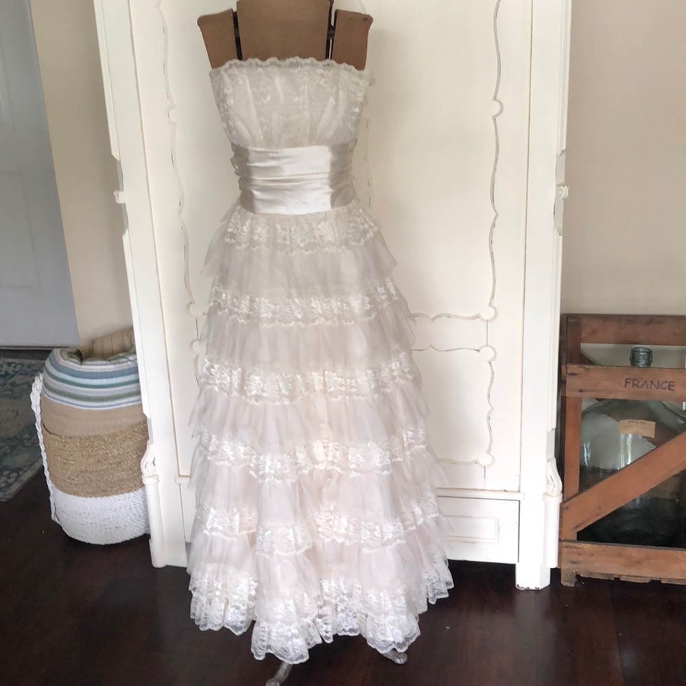 Vintage Strapless lace and tulle Party/Prom Dress.